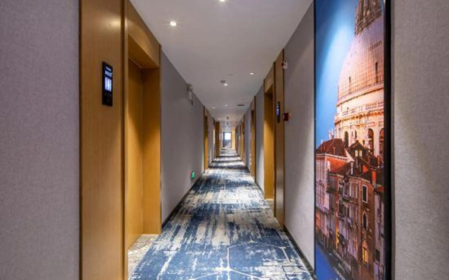 Yeste Hotel (Nanning Xianhu Wuhe University Town Pumiao)