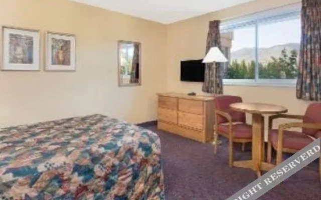 Super 8 Motel - Penticton