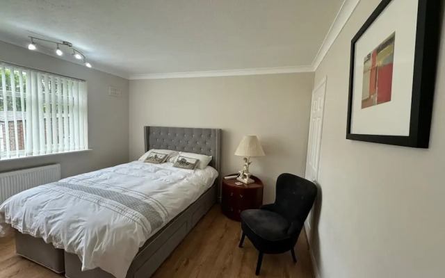 Lovely 2 Bedrooms Flat in South Sutton