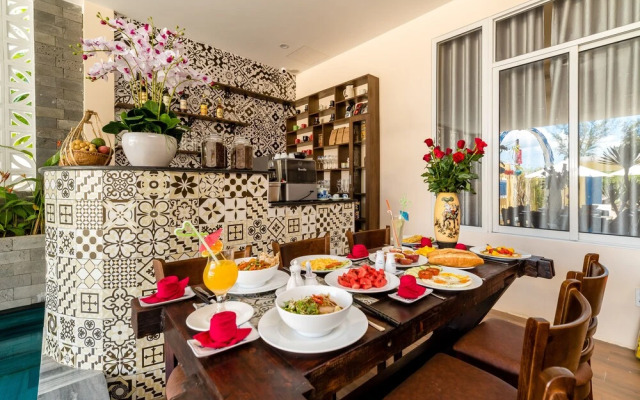 Golden Walls Homestay