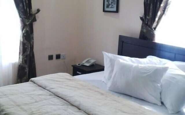 Queen Idia Suites