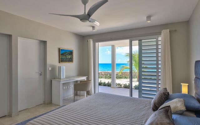 Beachfront Bliss, Pool, AC, Free Wifi, Concierge, Exclusive Terres Basses Location