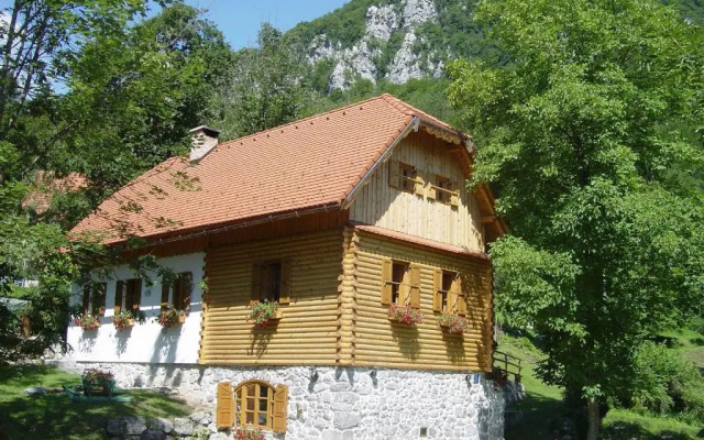 Holiday House Sobol