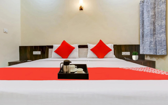 OYO Flagship 70098 Moon Trip