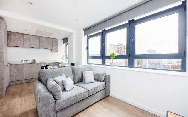 Modern 1 Bed Flat in Town Centre - Free Wifi