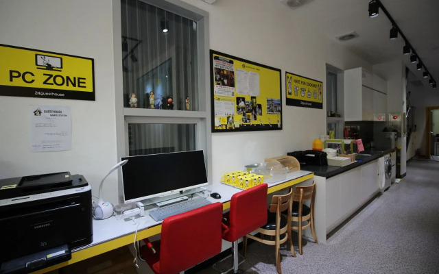 24 Guesthouse Nampo Station