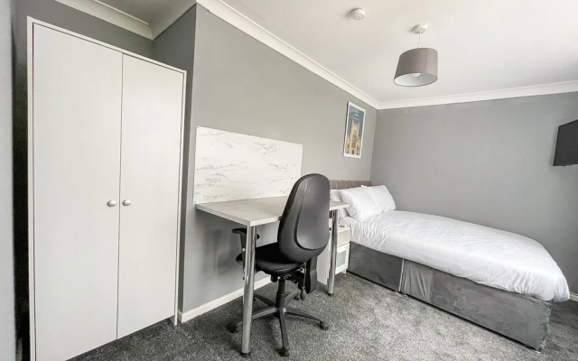 Impeccable 2-bed Home Close to City Centre!!