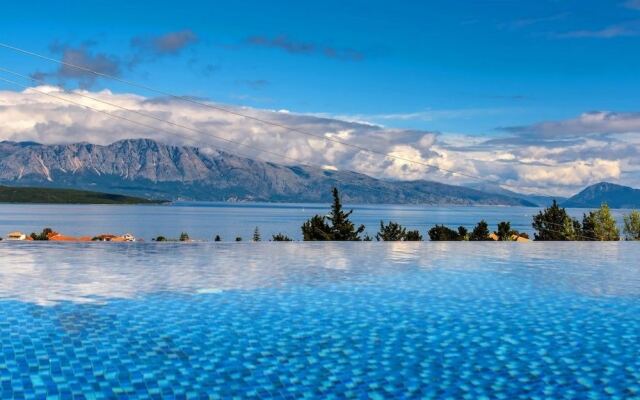 Luxurious Villa Kastro