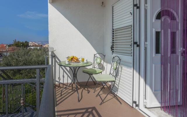 Apartment in Katel Gomilica Near Beach