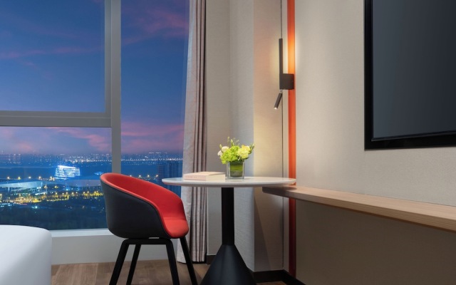 Holiday Inn Express Nanjing Jiangbei Wonhall Mall by IHG