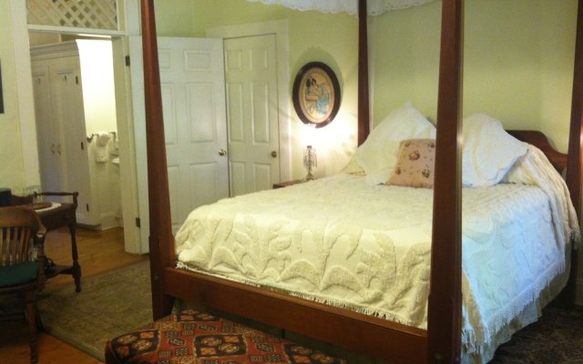 Corners Mansion Inn - A Bed & Breakfast