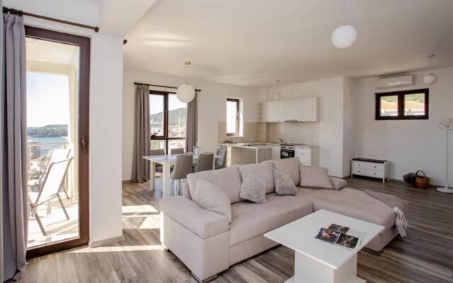 3 Bedrooms Penthouse with roof terrace Rafailovici