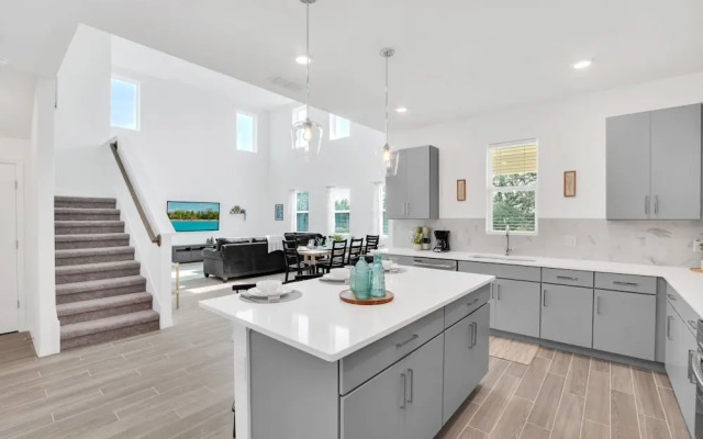 Upstay - Spacious Lakefront Home Near Disney