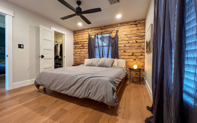 East Austin Bungalow With Music Studio Firepit