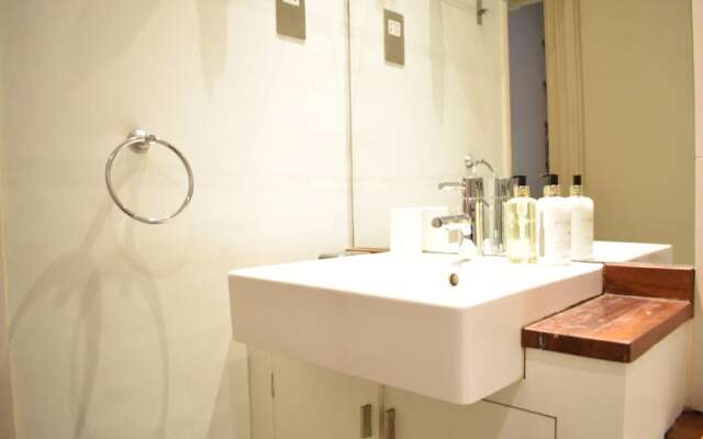 2 Bedroom Flat In East London