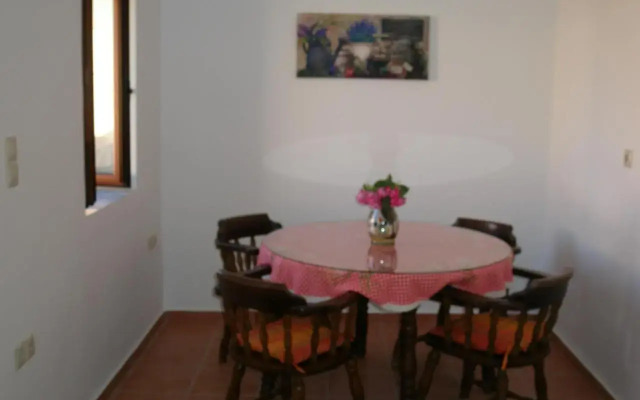Casa Theoni