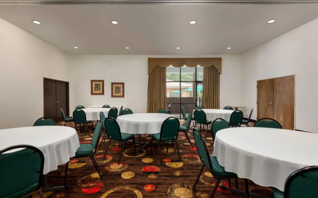 Days Inn by Wyndham Lexington