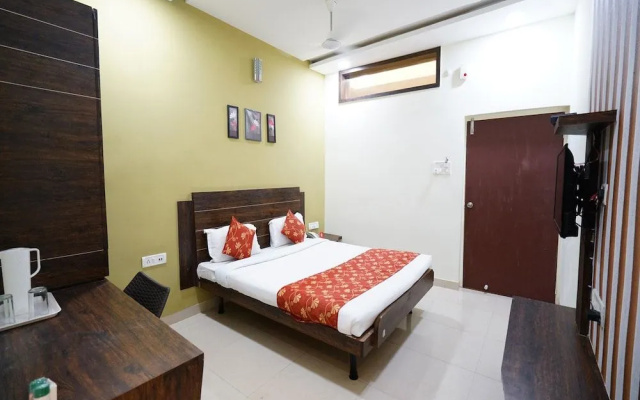 OYO Flagship 8173 Hotel Singh Palace