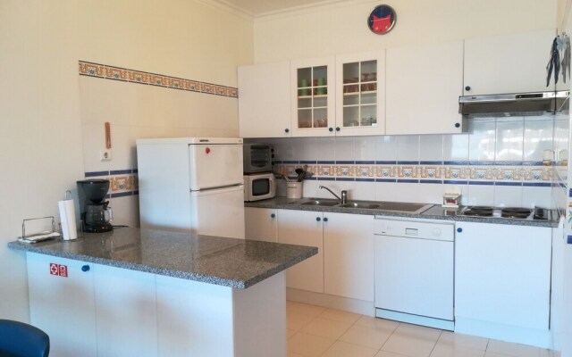 Apartamento Praia de Porches,izibookings