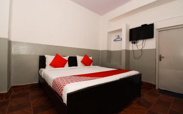 OYO 41893 Hotel Four Season