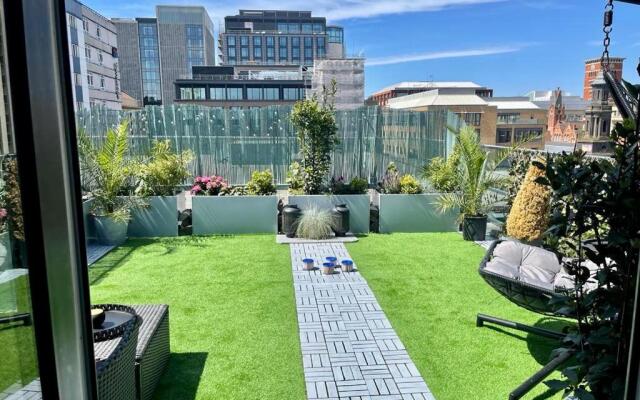 Luxury 9ine PENTHOUSE WITH GARDEN & JACUZZI