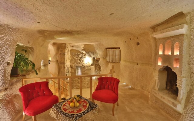 Abu Hayat Cave Suites