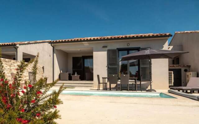 Villa With 2 Bedrooms in Palasca, With Wonderful Mountain View, Private Pool, Furnished Garden - 100 m From the Beach