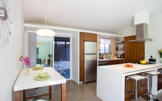 Travis Heights Modern II