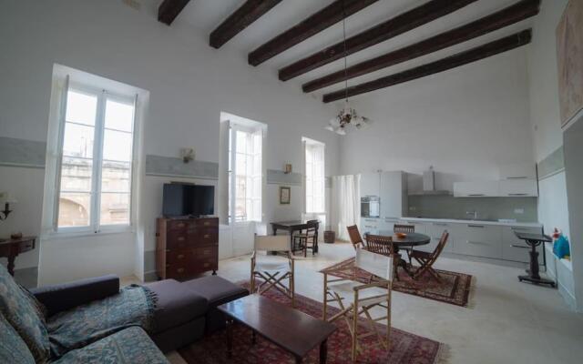 HT3 - Quirky Apartment with Roof Terrace
