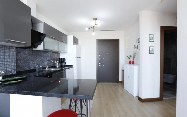 Lovely and Central Flat With City View in Atasehir