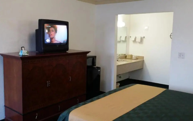 Desert Mirage Inn & Suites
