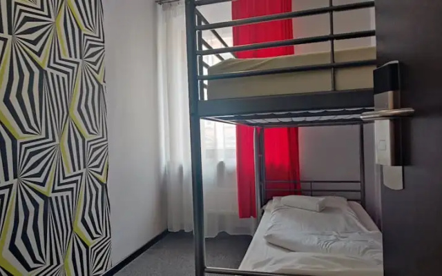 Shick Hostel & Apartments