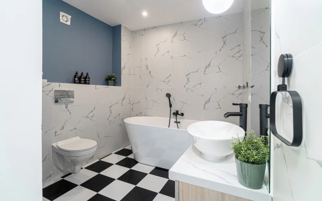 Modern & Spacious 2BR Steps to Cismigiu Gardens