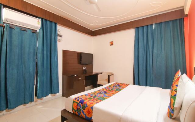 Fabhotel The Lavish Villa