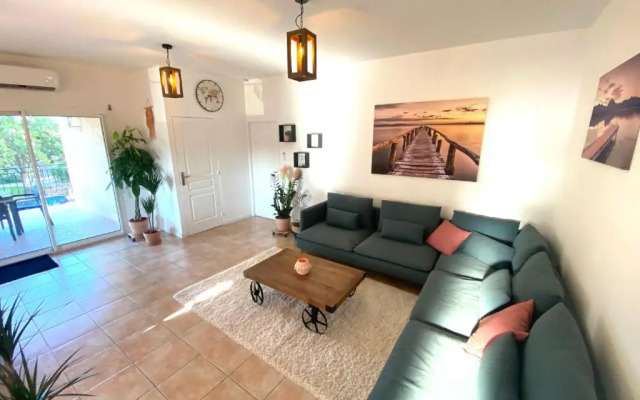 spacieux T5, terrasse, proche centre,parking privé