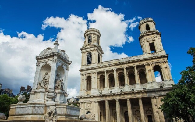 4 people In the heart of Saint Germain des Près by Weekome