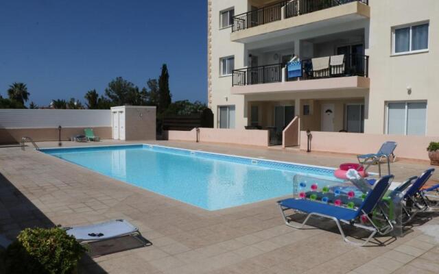 Sunset apartment with pool & 10 mins to Venus beach