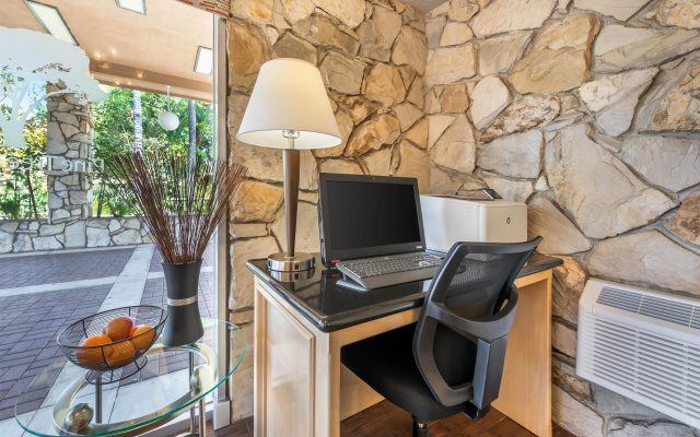 Best Western Pine Tree Motel