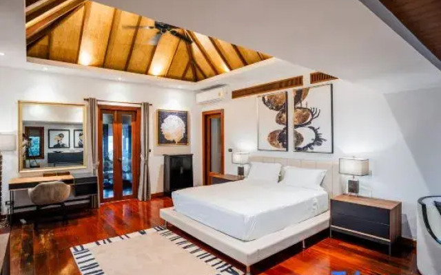 Villa ZeniMo, Surin Beach, pool, 9 BR 18 guests