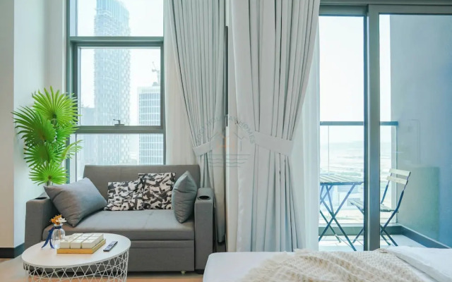 Urban Skyline City Comfort Studio