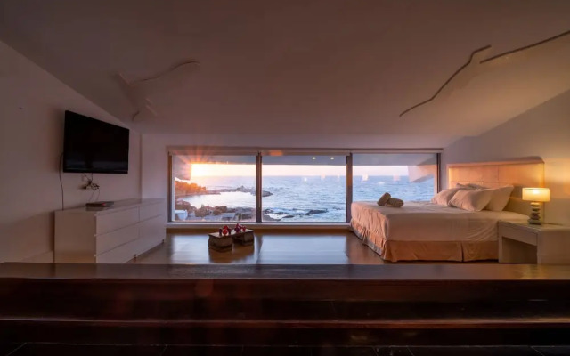 Icarus Luxury Beachfront Villa