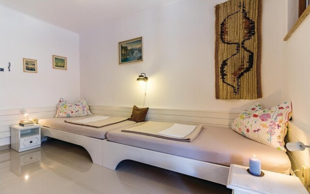 Stunning Home in Pula With Wifi and 4 Bedrooms