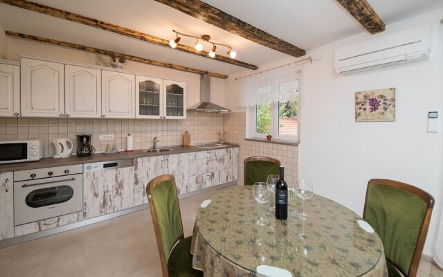 Cozy Holiday Home in Grižane with Swimming Pool