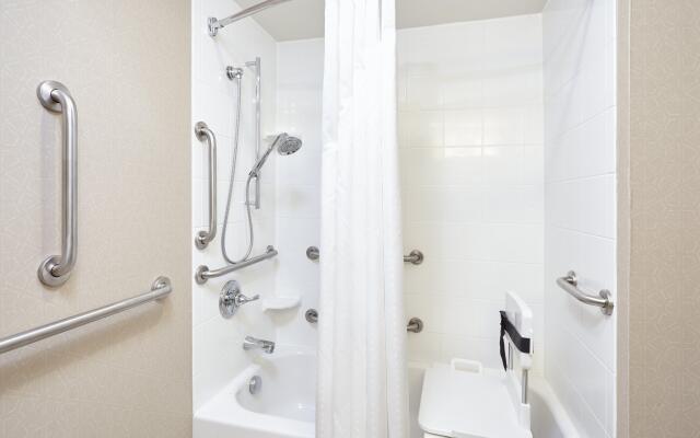 Holiday Inn Express Hampton - Coliseum Central by IHG