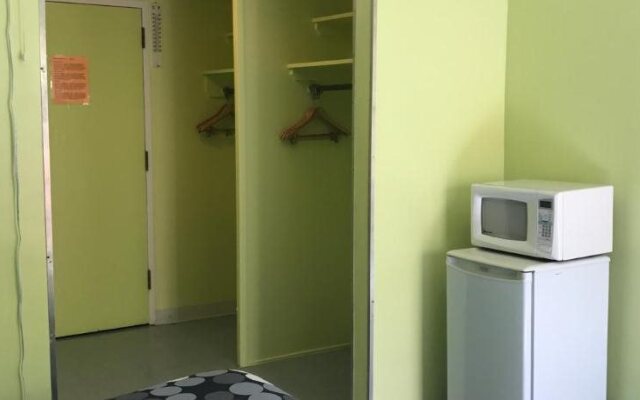 Banana Bungalow West Hollywood Hotel & Hostel