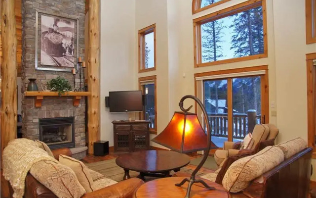 Dreamcatcher South 190 5 Br townhouse by RedAwning