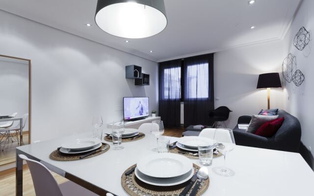 Ayala Apartment by FlatSweetHome