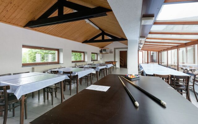 The Architecture of a Re-examined School