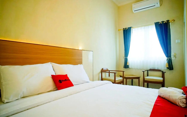 RedDoorz Plus near Malang Airport