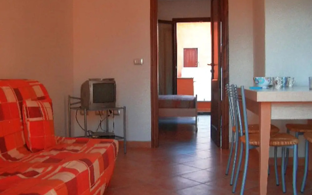 2 Bed Flat - Sleeps 4 - Garden - Parking - Wifi